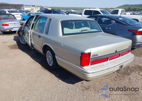 1997 Lincoln Town Car Executive z USA, uszkodzony, nr VIN 1LNLM81W8VY751886